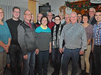 Die Gemeinderateratskandidaten des Bürgerforums Hetzles mit Bürgermeisterkandidat Edwin Schmidtlein (5. v. r.) Foto: Karl Heinz Wirth