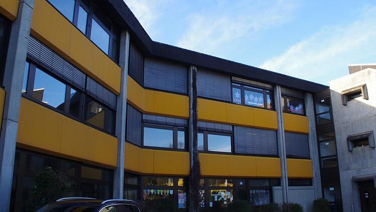 Der Haken liegt im Knick: Dort, wo Frankenwald-Gymnasium und Gottfried-Neukam-Mittelschule bisher mit Klassenzimmern nach Bedarf jonglieren, wird es einschneidende Veränderungen geben. Foto: Marco Meißner