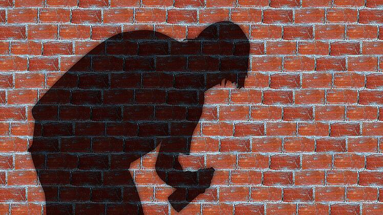 Baunach: Hakenkreuze auf Fahrbahn und an Geschäftsfassade gesprüht - Kripo ermittelt