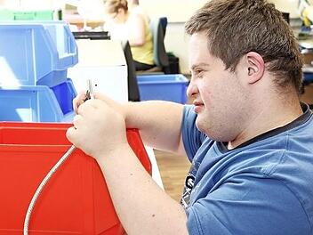 Die Arbeitsbedingungen für Menschen mit Handicaps sollen deutlich verbessert werden.  Foto: Lebenshilfe