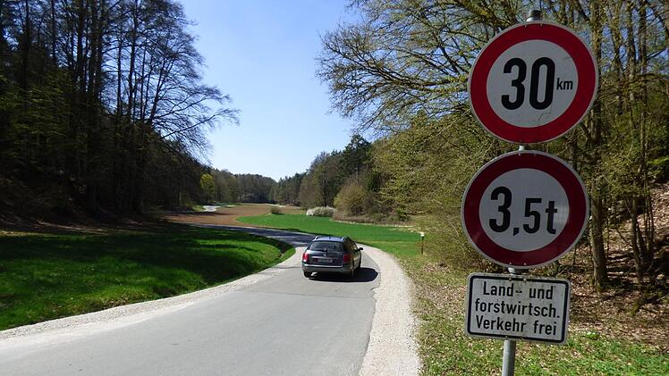 Schon  heute wird der so genannte Finsterweg als Umgehung von Gößweinstein  rege genutzt. Foto: Thomas Weichert