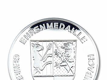 Die Bürgermedaille der Gemeinde Oberreichenbach Fotos: Roland Meister