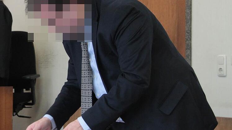 Der Angeklagte kann einpacken: Am Donnerstag wurde er zu einer Haftstrafe auf Bewährung und einer hohen Geldzahlung verurteilt. Foto: Jürgen Gärtner