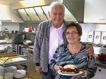 Birgit und Sepp Fischer waren 33 Jahre in der Gastronomie t&auml;tig und werden es jetzt etwas ruhiger angehen lassen. Fotos: Christian Licha