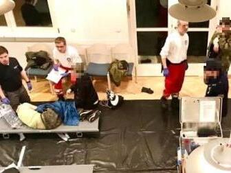 Um insgesamt 18 Betrunkene mussten sich Polizei und Rettungsdienste nach dem Faschingszug in Poppenlauer kümmern, hier im Pfarrhaus, das zum Behandlungsraum umfunktioniert wurde. Acht mussten in Kliniken. Foto: Stefan Koch/BRK Bad Kissingen