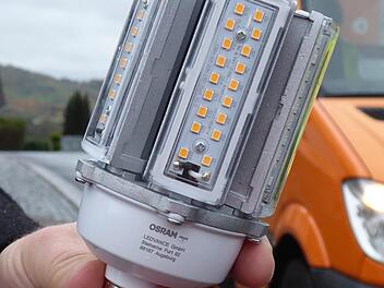 So sehen die neuen Lampen in Weilersbach nun aus.  Fotos: Heidi Amon