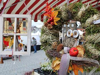 Es wird Herbst und der Herbstmarkt hatte sich an manchen Ständen motivisch darauf eingerichtet. Fotos: Markus Häggberg