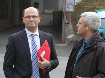 Der Staatssekretär für Finanzen, Landesentwicklung und Heimat, Albert Füracker, war zu Besuch in Lauenstein. Rechts im Bild Bürgermeister Timo Ehrhardt.  Foto: Veronika Schadeck