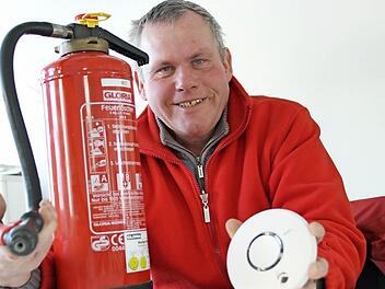 Siegfried Schlereth führt seit einigen Jahren einen Fachbetrieb für Brandschutztechnik in Oberthulba. Kunden hat er auch im Landkreis Bamberg.  Foto: Benedikt Borst