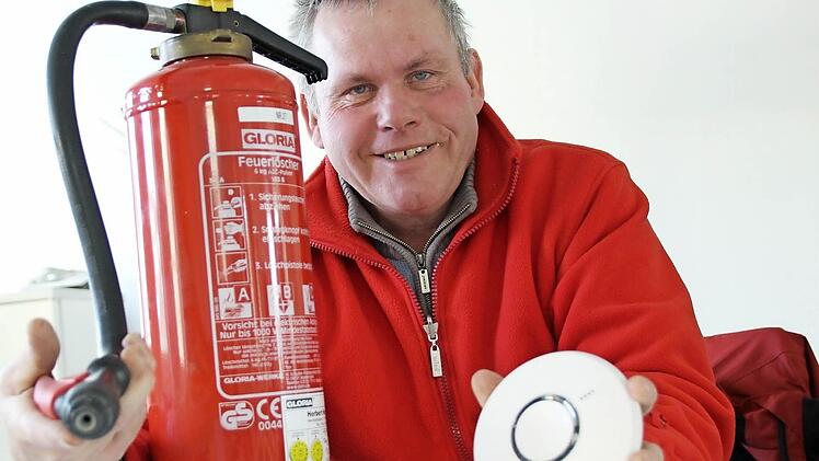 Siegfried Schlereth führt seit einigen Jahren einen Fachbetrieb für Brandschutztechnik in Oberthulba. Kunden hat er auch im Landkreis Bamberg.  Foto: Benedikt Borst