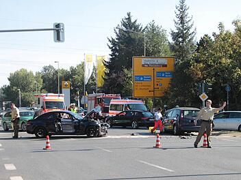 Auf der Priemershofer Kreuzung kam es zum Zusammenstoß der beiden Fahrzeuge.  Foto: Katrin Geyer