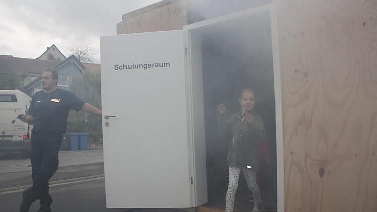 Wie die Sicht in einem verrauchten Raum beeinträchtigt ist, war im Rauchhauszu erfahren.Matthias Nöth