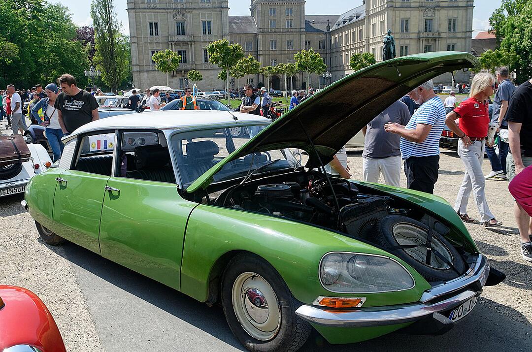 Über 500 Autos zogen Besucher aus nah und fern an