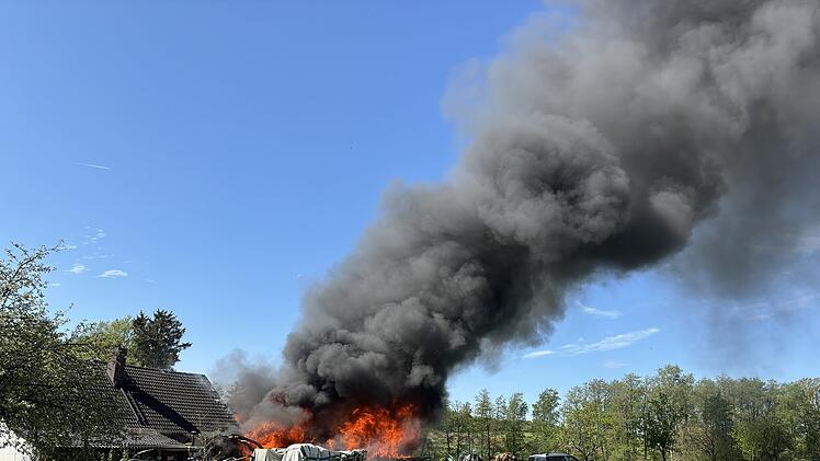 Altdorf: Explosion mit "Flammenball" - Feuerwehr erlebt böse Überraschung