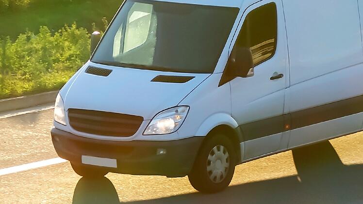 Wei&szlig;er Kastenwagen (Symbolfoto)