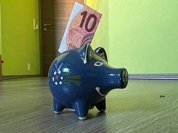 10 Euro ins Sparschwein? Nein, in Aktien