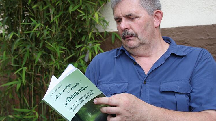 Jürgen Hurrlein mit dem Bild. Fotos: privat