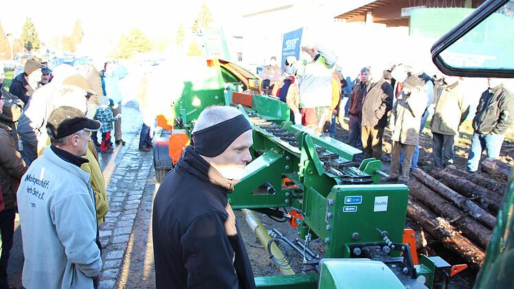 Die Stämme werden automatisch eingezogen. Foto: Friedwald Schedel