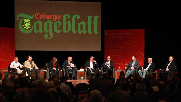 Blick auf das Poudium mit den sieben Direktkandidaten zur Bandestagswahl beim Regionentalk am Donnerstag im Coburger KongresshausFoto: Jochen Berger