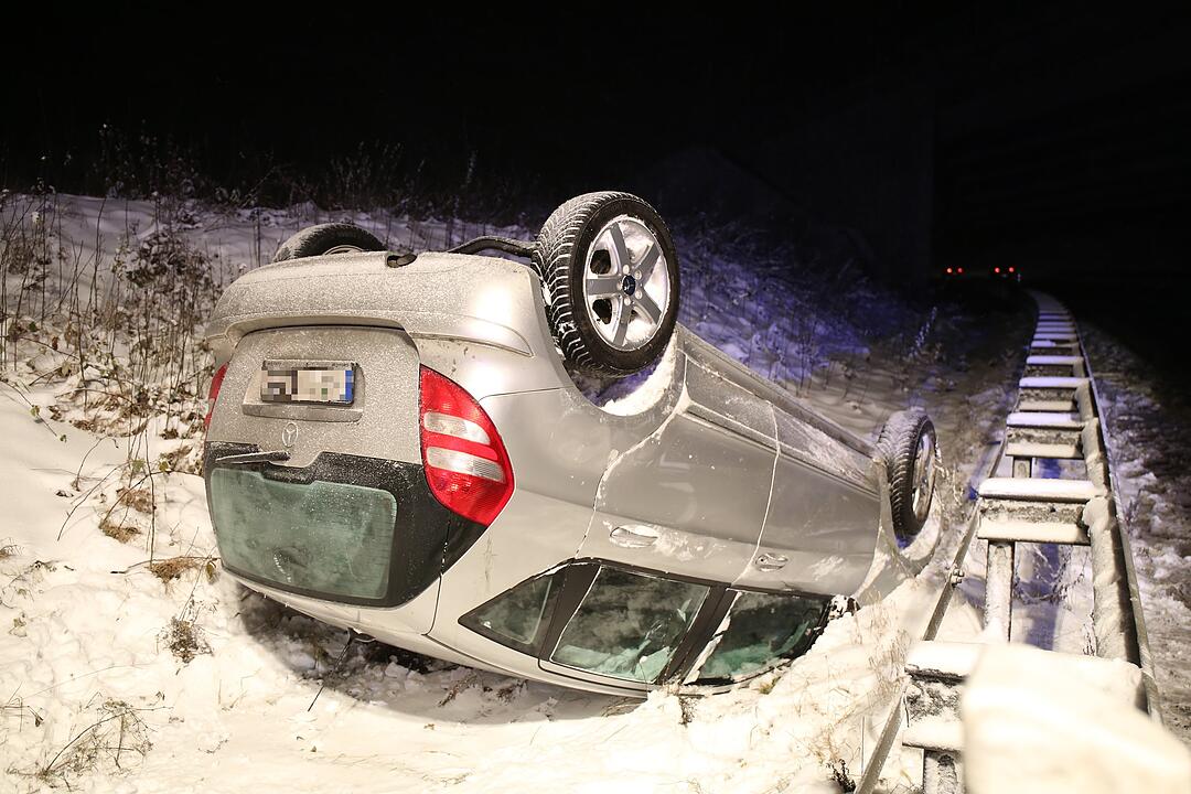 19-Jähriger überschlägt sich auf A72 bei Hof