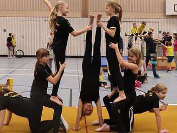 Eine lebende Pyramide bekam viel Applaus von den Zuschauern.  Fotos: Johanna Blum