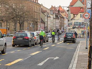 In der Friedrichstraße wird seit dem Sommer eine neue Verkehrsführung getestet. Fotos: Stefan Fößel