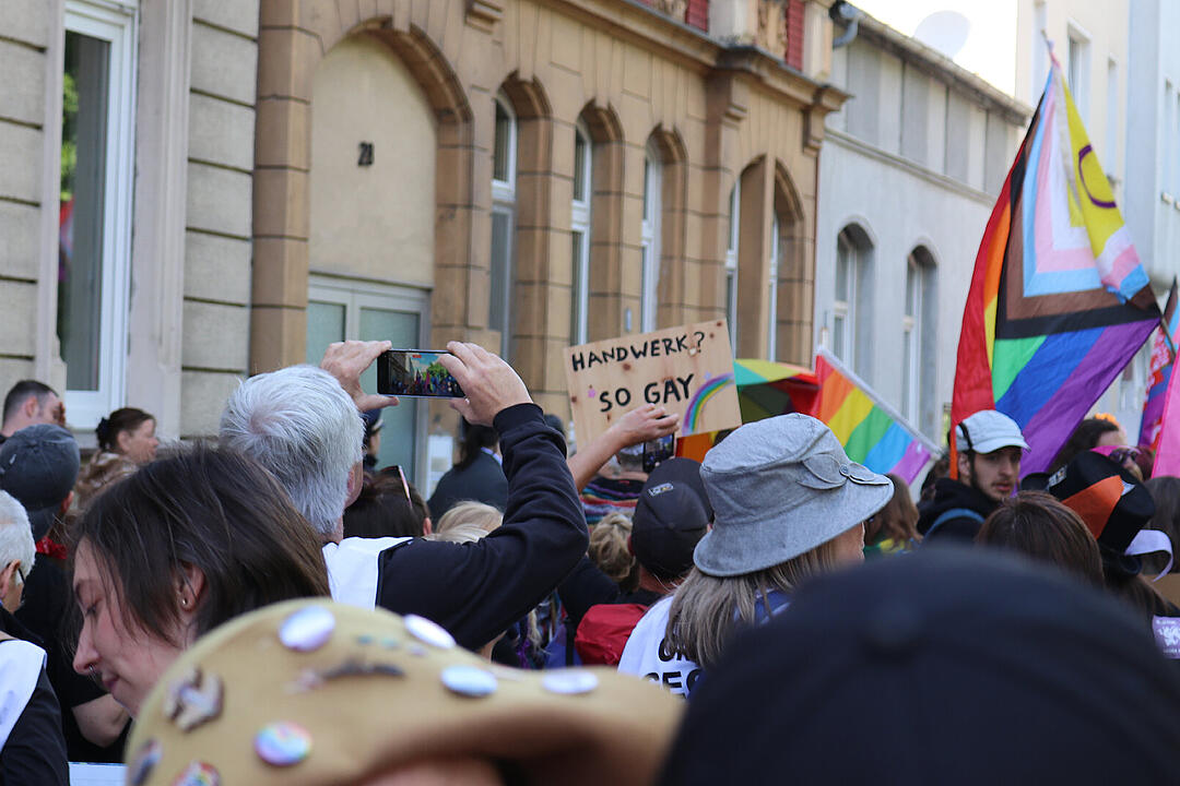 Mit über 1000 Besuchern ist der Hofer Christopher Street Day 2025 ein voller Erfolg gewesen. Das sind unsere Highlights gewesen.