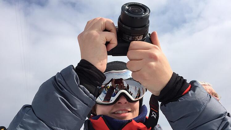 Carola Englert beim Fotografieren während der Olympiade 2018 in PyeongchangCE