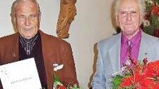 F&uuml;r besondere Verdienste zeichnete der Landesverband Norbert Kerling (r) aus. Die Ehrennadel am Band gab es f&uuml;r Herbert Taschner.