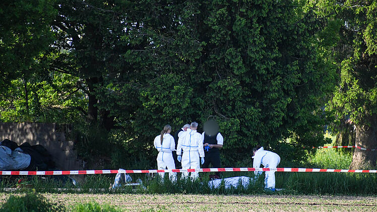 Frau tot auf Feldweg gefunden