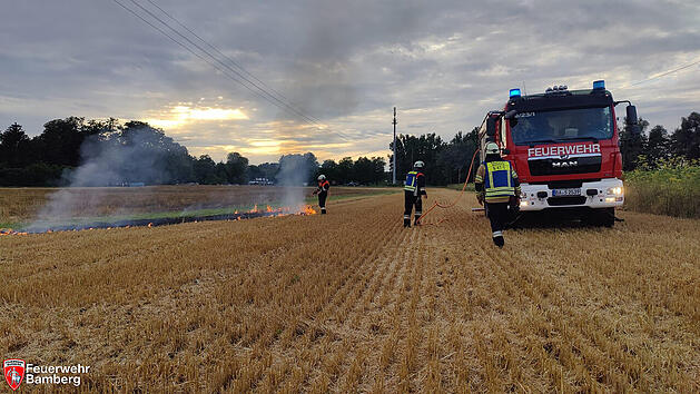 Bamberg: Feuer auf "bereits bekanntem" Feld ausgebrochen - Spazierg&auml;ngerinnen alarmieren Feuerwehr