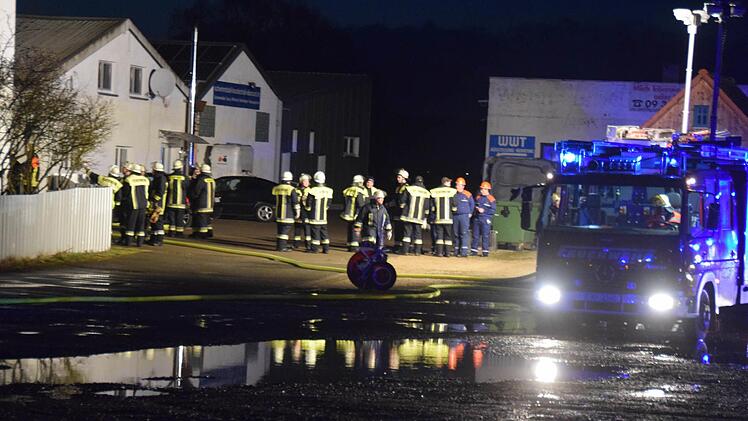 Am Donnerstagabend hat es bei der "Nachtarena" in Trosdorf bei Bischberg im Kreis Bamberg gebrannt. Foto: Ronald Rinklef