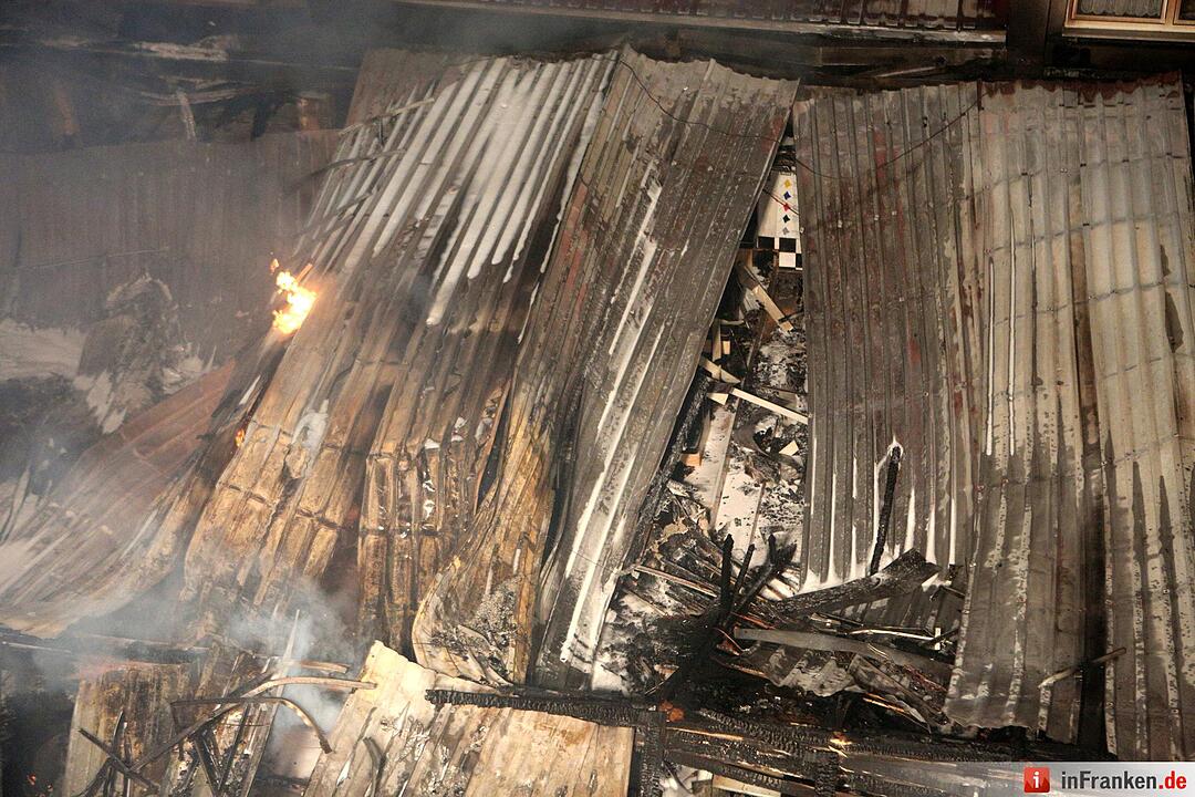 Grossbrand nach Explosion auf Indoor-Kartbahn Foto: News5/Herse