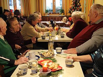 Der Betreuungsstammtisch der Diakonie in Menchau ist gut besucht. Foto: Katharina Müller-Sanke