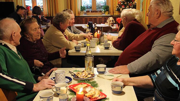 Der Betreuungsstammtisch der Diakonie in Menchau ist gut besucht. Foto: Katharina Müller-Sanke