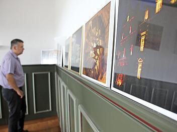 Die Preisträger und Verantwortlichen von "Kronach leuchtet" haben am Freitag die ausgezeichneten Bilder bestaunt.  Fotos: Franziska Rieger