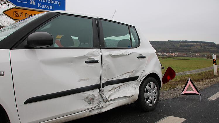 Eindrücke vom Unfall an der Anschluss-Stelle Hammelburg-Ost. Foto: Ralf Ruppert