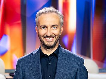 Wie Jan B&ouml;hmermann seinen Zuschauern erkl&auml;rt, k&ouml;nnen diese sich auf die Suche nach "Cash-Caches" begeben.