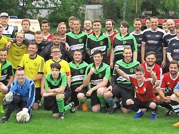 "Meister des Verstehens": Bereits vor den ersten Begegnungen war die Stimmung der Spieler riesig.  Foto: Norbert Karbach