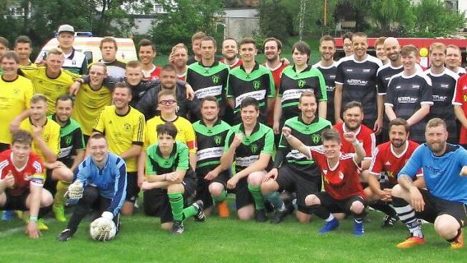 "Meister des Verstehens": Bereits vor den ersten Begegnungen war die Stimmung der Spieler riesig.  Foto: Norbert Karbach