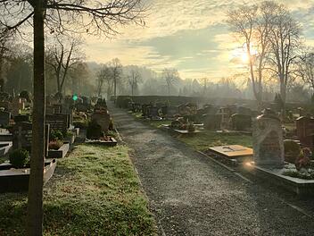 Kulmbach: Rundgang über Friedhöfe wird wieder angeboten - Gäste erwartet "viele spannende Erzählungen" Kulmbach: Rundgang über Friedhöfe wird wieder angeboten - Gäste erwartet "viele spannende Erzählungen"
