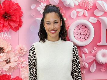 Zweites Standbein: GNTM-Gewinnerin Lovelyn Enebechi arbeitet heute auch als Pilates-Lehrerin.