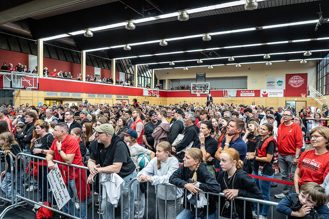 Freak City feiert seine Pokal-Helden.