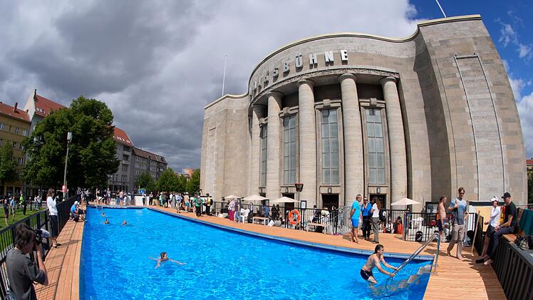 Baden vor der Volksb&uuml;hne