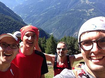 Die strahlenden Gesichter sprechen Bände: vier der fünf Läufer des TSV Rannungen beim Berglauf in den Walliser Alpen.  Foto: privat