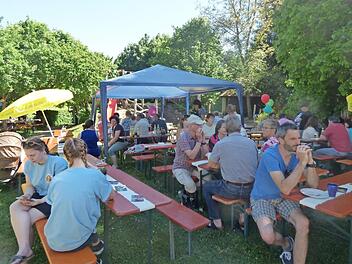 Am Nachmittag wurde das Fest im Garten des Kinderhauses St. Josef fortgeführt.  Fotos: Thomas Weichert