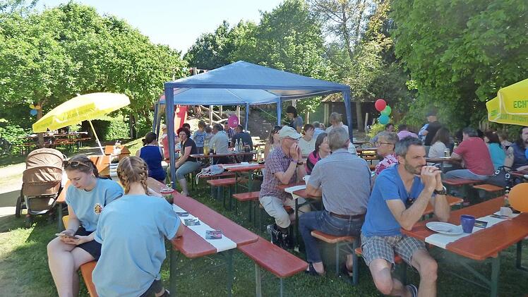 Am Nachmittag wurde das Fest im Garten des Kinderhauses St. Josef fortgeführt.  Fotos: Thomas Weichert