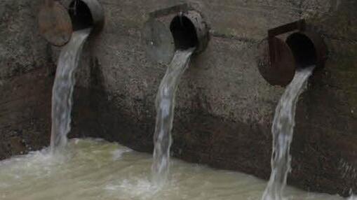 Die Kostenbeteiligung bei der Sanierung einer Abwasserleitung ist unklar: Kann der Streit zwischen der Gemeinde Ludwigschorgast und der Stadt Kupferberg beiseite gelegt werden?  Foto: Symbolbild/Archiv