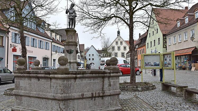Der Marktplatz in Gräfenberg - durch ein anderes Pflaster könnte Barrierefreiheit entstehen, Foto: Petra Malbrich