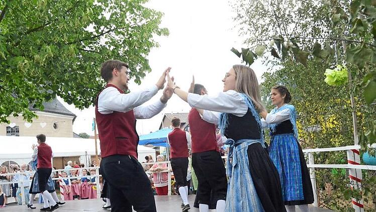 Auch die Erwachsenenpaare hatten viel Spaß bei ihren Tanzvorführungen. Foto: K.-H. Hofmann